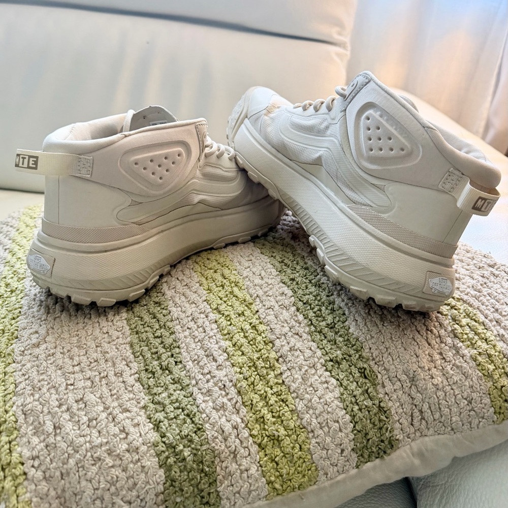 Vans MTE Cream Sneakers